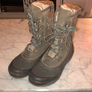 Clarks Snow Boots- size 7. New without tags.